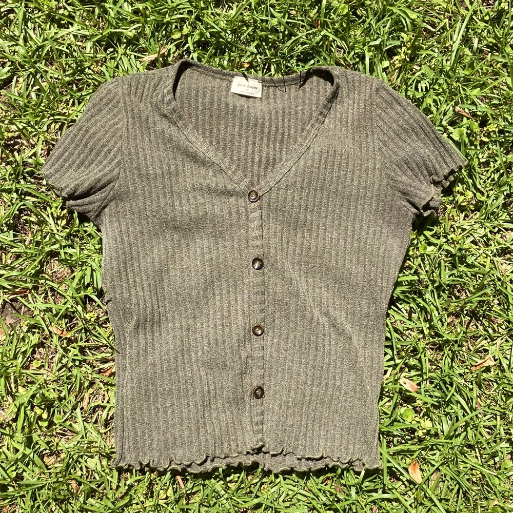 Army green button down fitted top